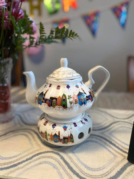 Traditional tea pot with Candleholder￼